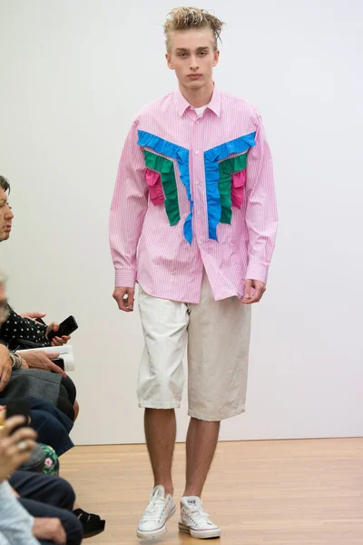 Look 16